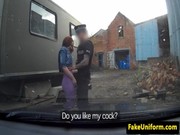 Policia se folla a una mujer madura