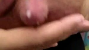 Pajaso ruso en unas tetas grandes