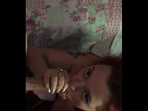 Linda nena caliente chilena mamando polla