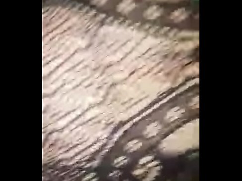 Chilena caliente debajo de las sabanas