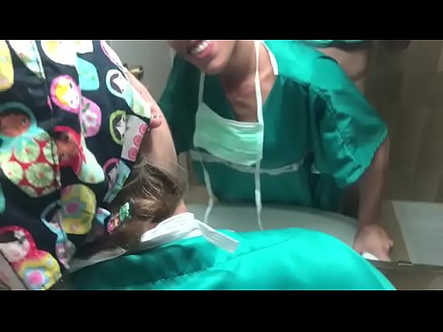 👌Doctora Follando en el Baño con su Jefe👌