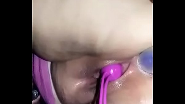 😎Joven Caliente Chilena Latina teniendo un buen momento con su Juguete nuevo 😎