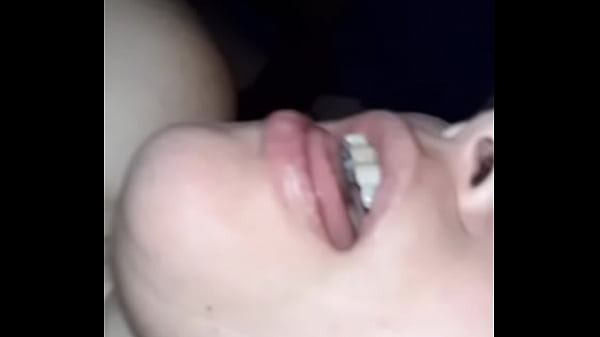 Acabada en la boca de una milf