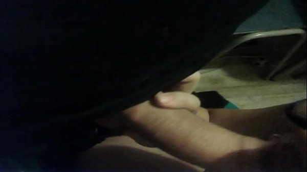 Pendejos chilenos calientes tirando rapidito escondidos de sus padres