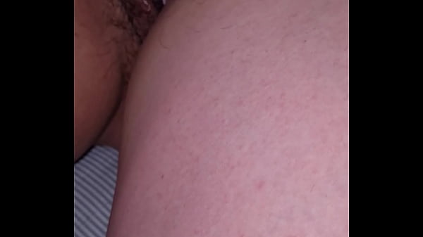 El coñito peludo de mi esposa, ahora se la meto