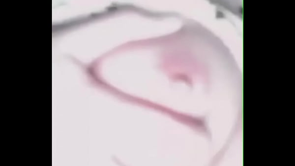 Me encanta manosearme las tetas y apretármelas