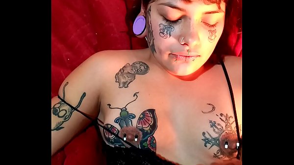Experimentando con velas derretidas Parte uno -Porno Chileno – Muñeca betty y bebe demonio