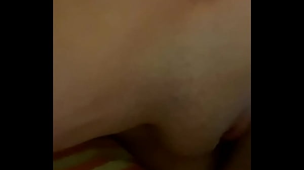 Lamiendo coño jugoso