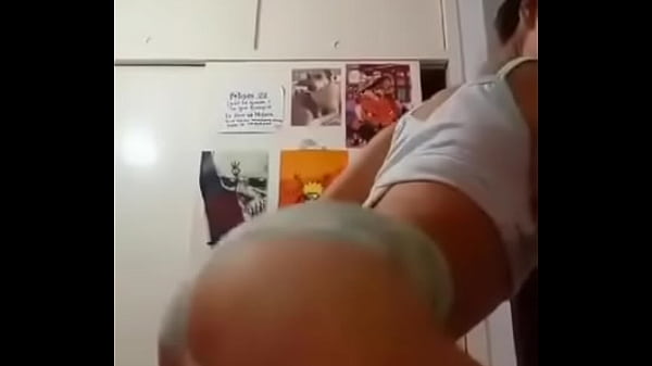 Moviendo el culo