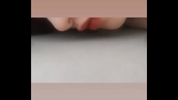 Chilena sucia lamiendo el piso