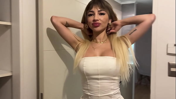 Gatita Veve chilena culiando con un fan de 20 años en Providencia