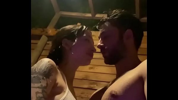 Chilena caliente se lo traga en la tinaja