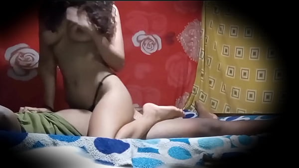 Hermanastra chilena mamando el pico a su vecino en la cama
