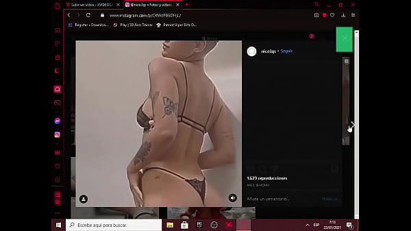 La chilena Belu modela su lencería sin apuro
