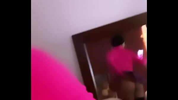 Nalgona chilena cogiendo en la cama con su pololo